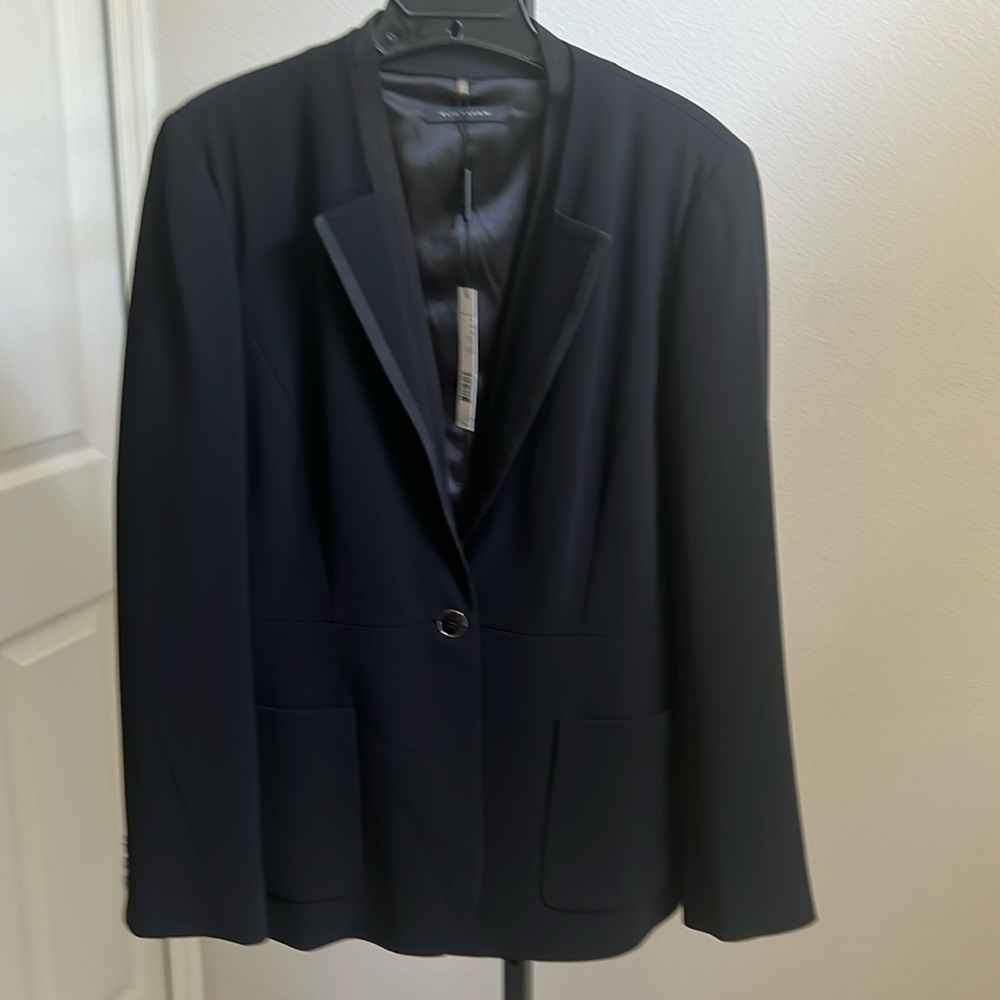 Eli’s Tahari gorgeous blazer -black - NWT